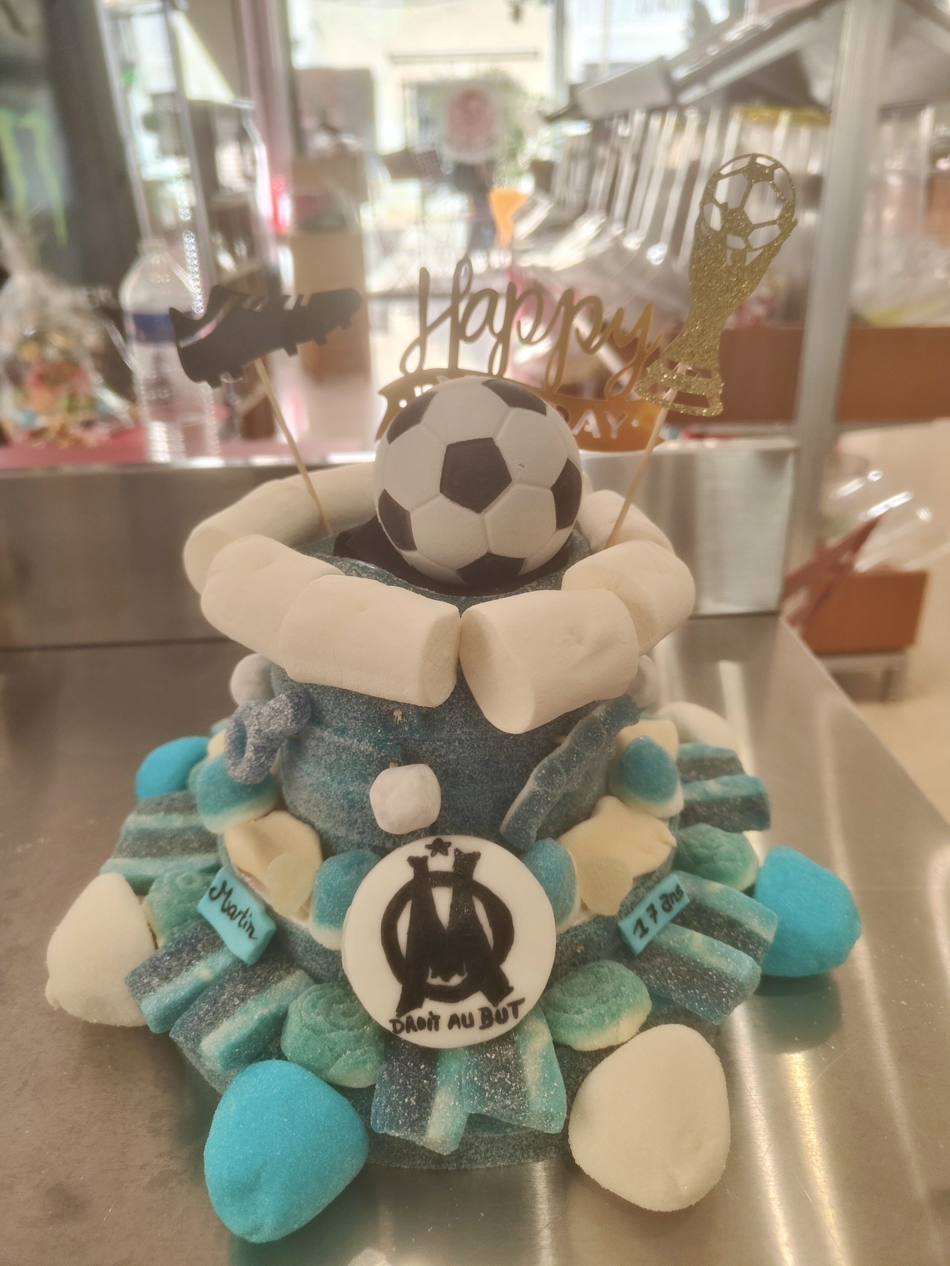 Gâteau de bonbons 2 étages – Thème OM ⚪🔵